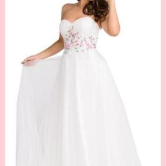 💲Sale💲💗Gorgeous Rhinestone Strapless Ball Gown💗 - Picture 3 of 5